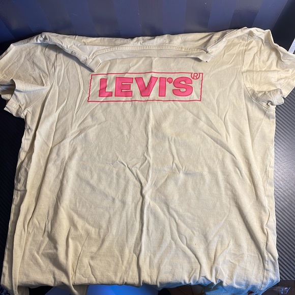 Women’s Levi’s T-shirt - Picture 3 of 4